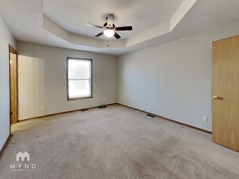 Building Photo - 539 N Century Ave