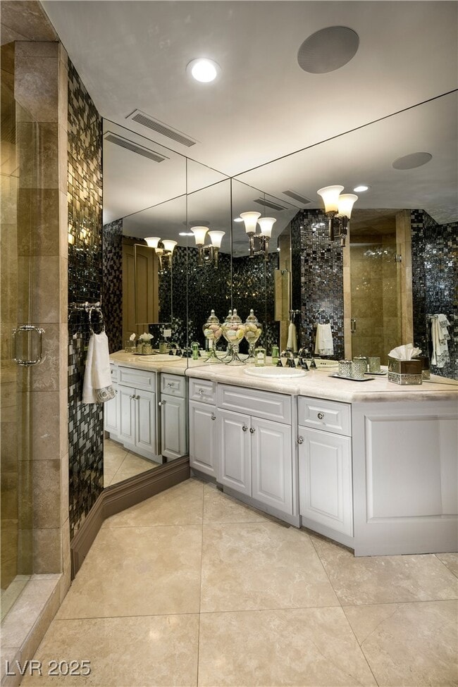 Building Photo - 8801 Palm Greens Ct