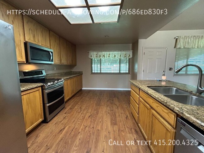 Building Photo - 637 Laurelwood Cir