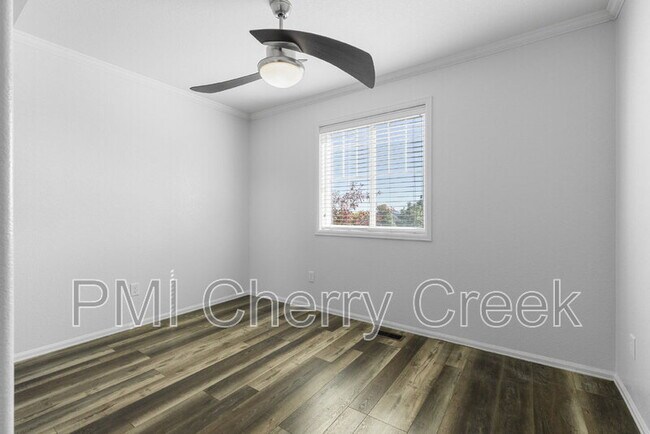 Building Photo - 267 N Millbrook St