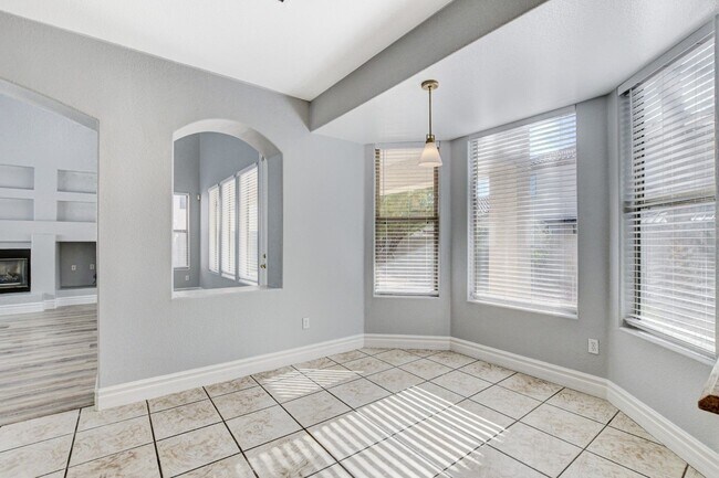 Building Photo - MASSIVE 5 BEDROOM, 2 STORY HOME IN DESIRABLE RHODES RANCH GOLF COURSE COMMUNITY!