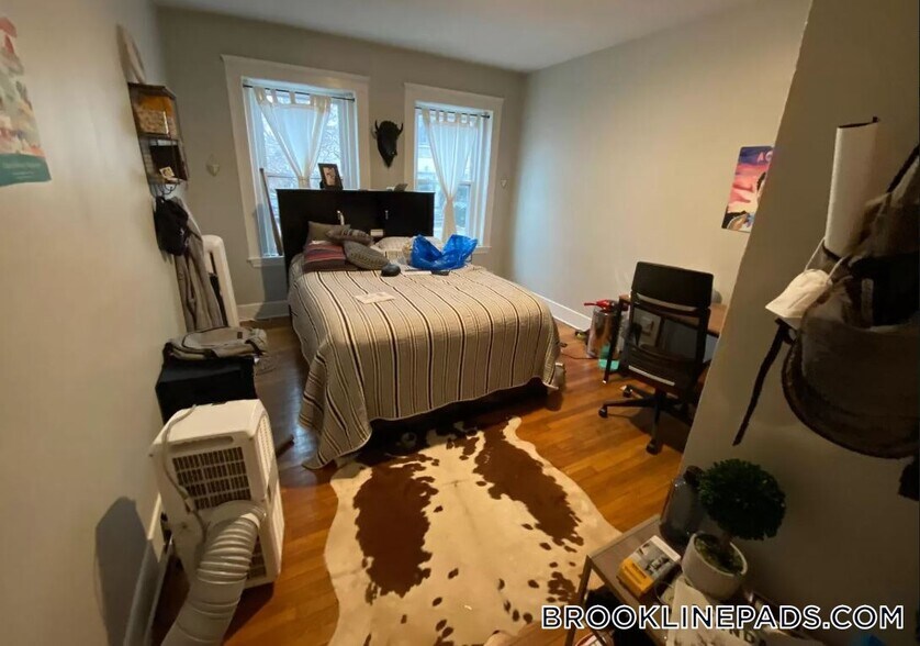 Building Photo - 170 Thorndike St