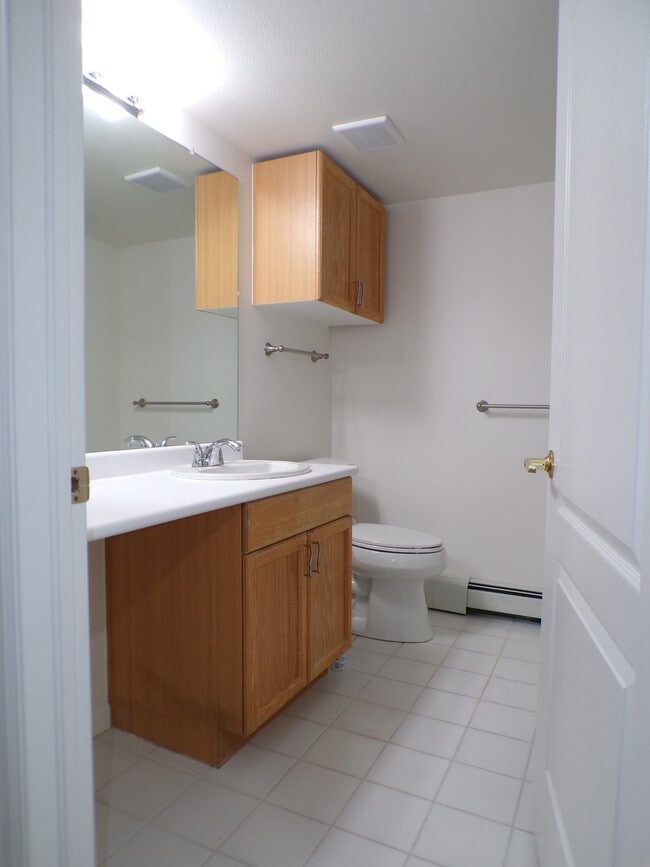 Building Photo - 1902 Crazy Horse Cir