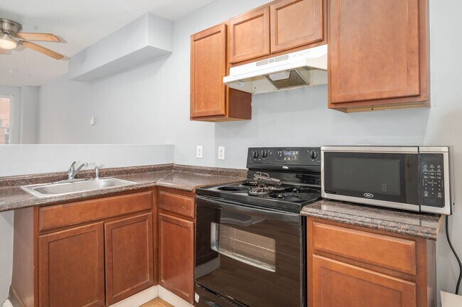 Building Photo - Two Bedroom Rental for Immediate Move In West Baltimore