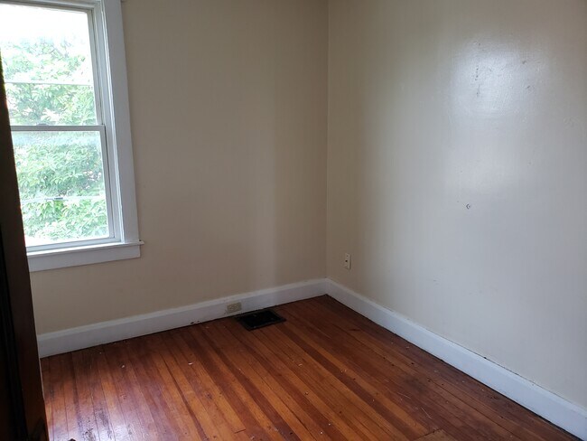 Building Photo - 702 Stambaugh Ave