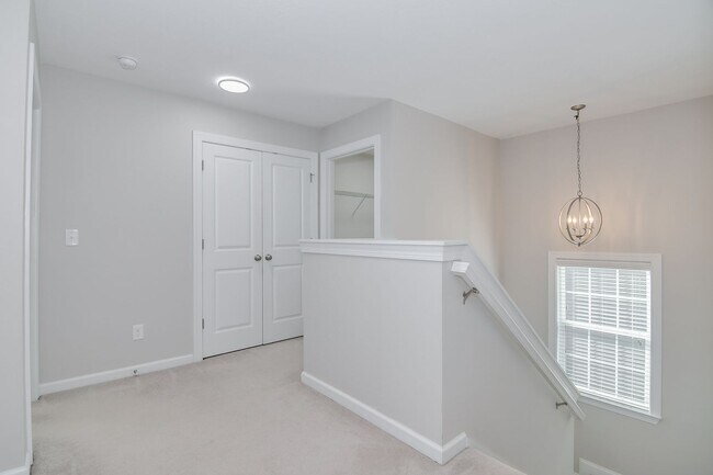 Building Photo - 983 Glenhaven Dr