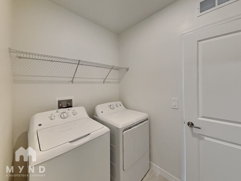 Building Photo - 35142 Gravelly Dr