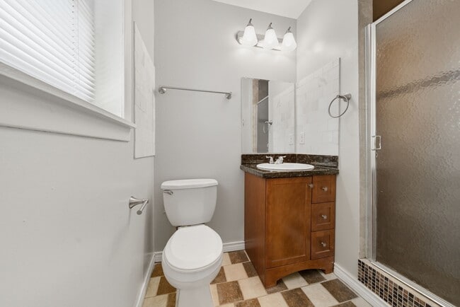 Building Photo - 2527 Roy Cir