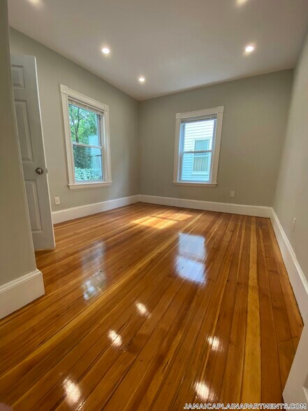 Building Photo - 164 Hyde Park Ave