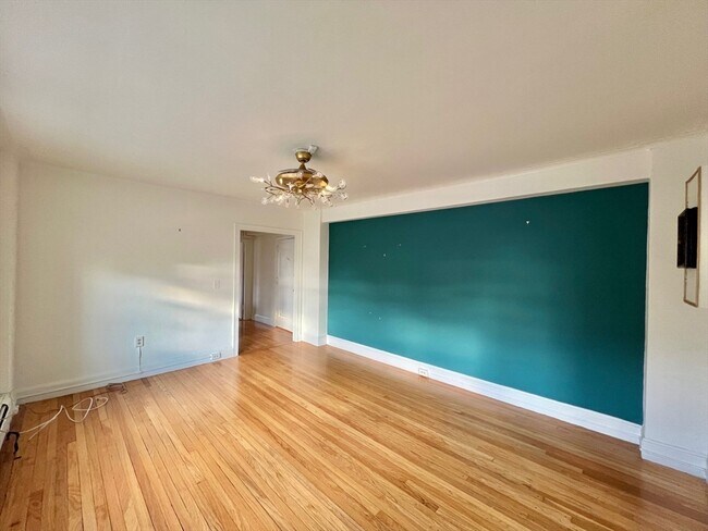 Building Photo - 1450-1454 Beacon St