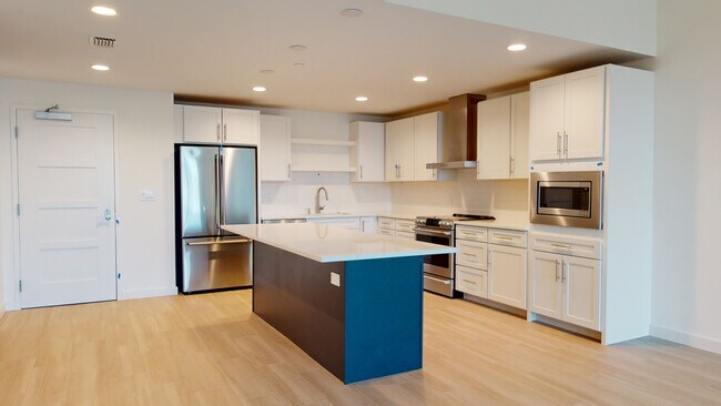 Building Photo - 920 N Osceola Ave