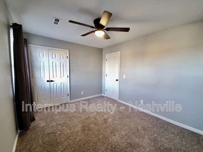 Building Photo - 547 Hopewood Ct