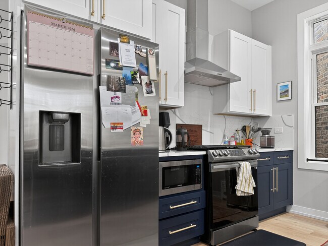 Building Photo - 2451 N Albany Ave