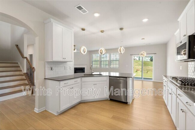 Building Photo - 2039 Morning Gold Dr