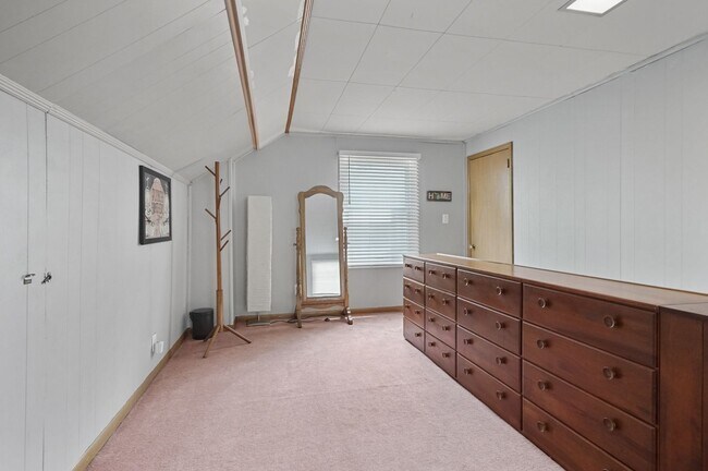 Building Photo - Charming 3-Bedroom Home with Finished Basement in Royal Oak