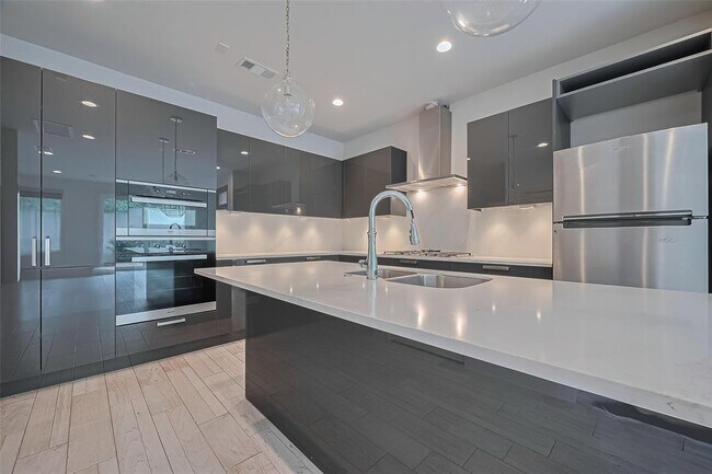 Building Photo - 11603 Royal Ivory Crossing