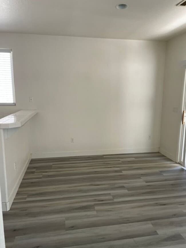 Building Photo - 4 Bd 2 story Home 89148