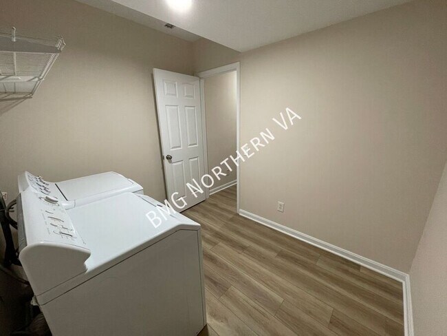 Building Photo - 22525 Maison Carree Square