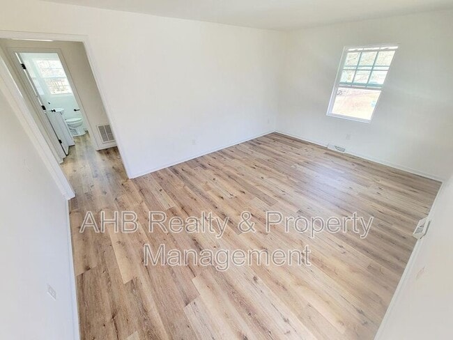 Building Photo - 709 Maryland Ave
