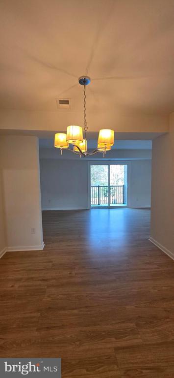 Building Photo - 165 Leeds Ct W