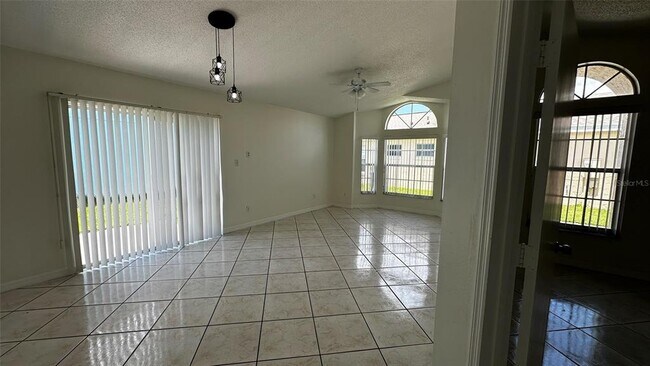 Building Photo - 2415 Harbor Town Dr