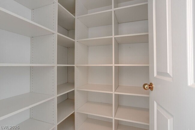 Building Photo - 8953 Diamond Falls Dr