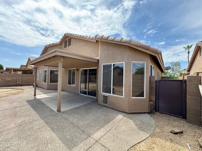 Building Photo - 2302 E Edna Ave