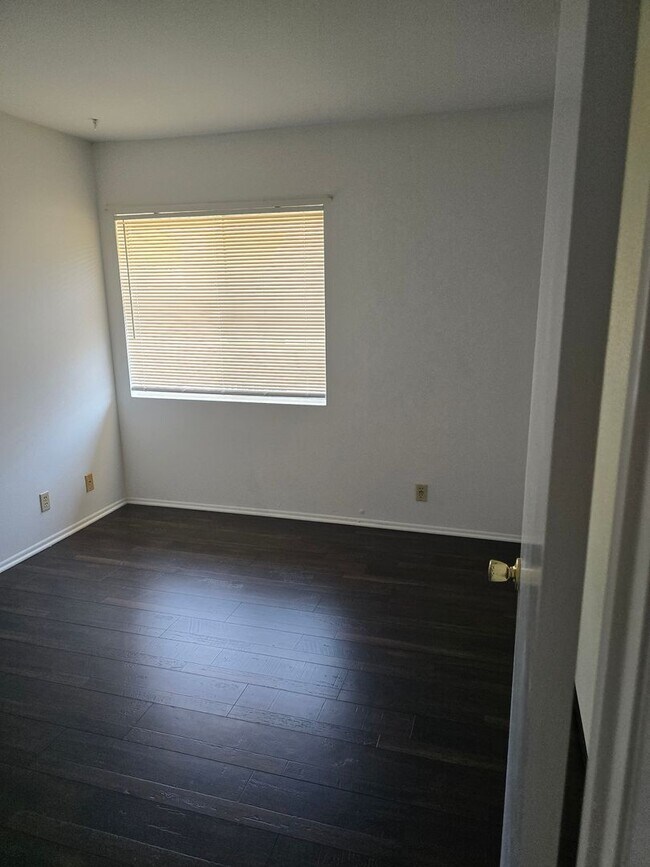 Building Photo - BEAUTIFUL 4 BEDROOM 3 BATH HOUSE. MOVE IN ...