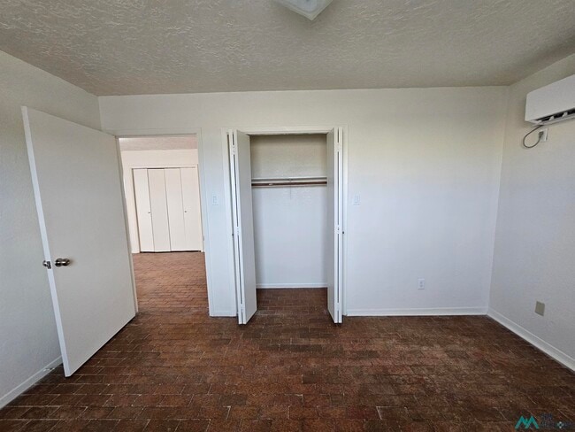 Building Photo - 723 N Avenue M