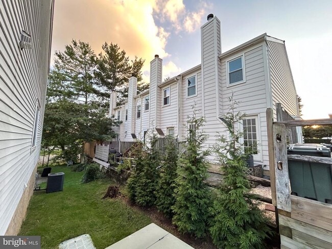 Building Photo - 2034 6th St S