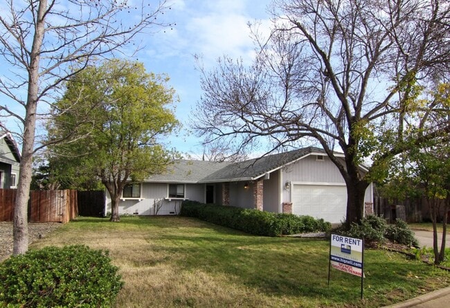 Primary Photo - 3 Bedroom 2 Bath Mary Lake Home