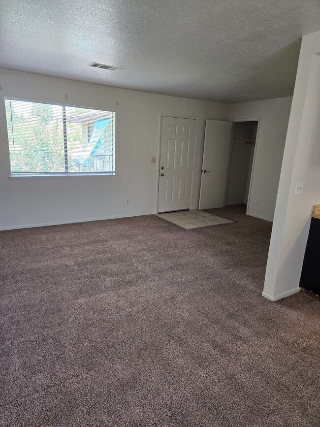 Building Photo - Competitively priced Two Bedroom Apartment Home! Do Not Miss Out On This Amazing Opportunity!