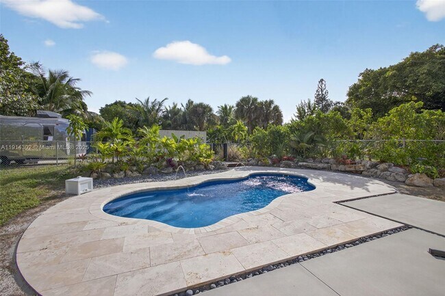 Building Photo - 11324 Palm Tree Ln