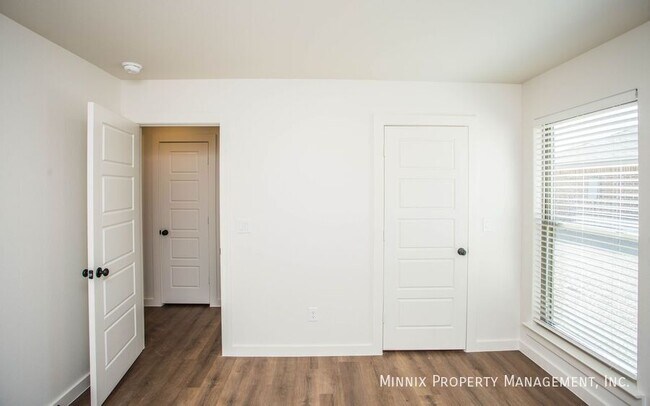 Building Photo - 2134 Langford Ave