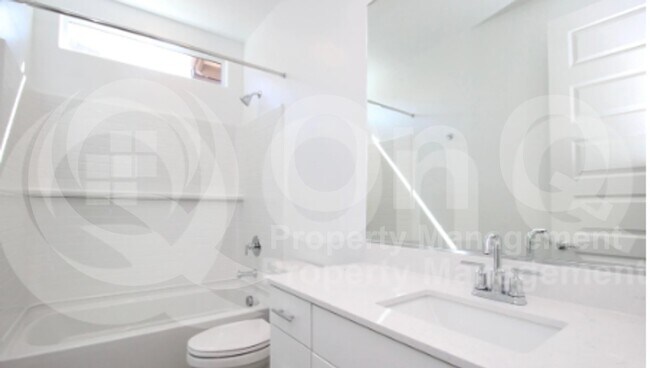 Building Photo - 3303 S Piedra Cir