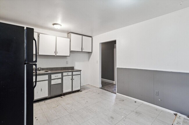 Building Photo - 16800 Wormer Ave