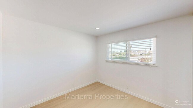 Building Photo - 17755 La Rosa Ln