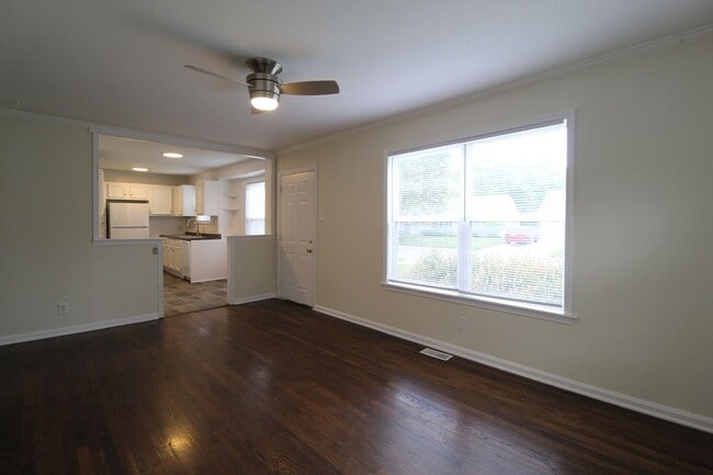 Building Photo - 2 Bedroom 1 Bath Home In Roeland Park