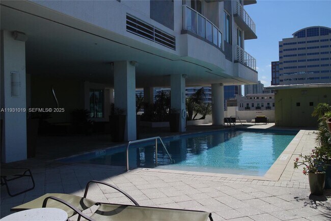 Building Photo - 315 NE 3rd Ave