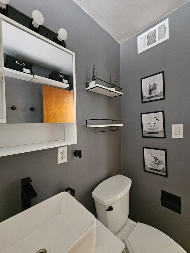 Building Photo - Charming 1-story Home with a Big Backyard ...