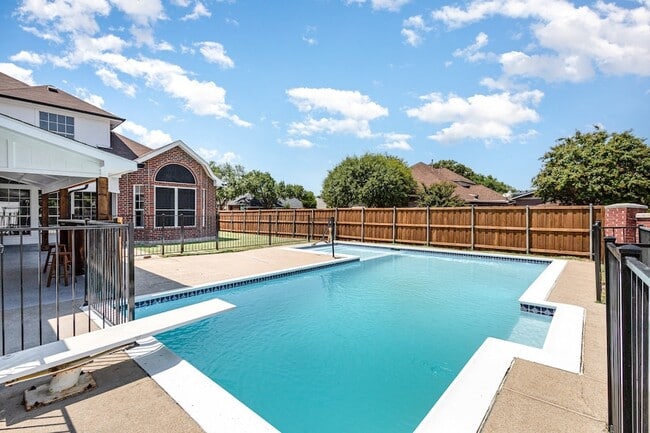 Building Photo - 4610 Clay Dr