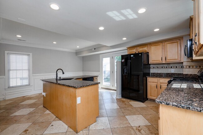 Building Photo - 706 Catherine St