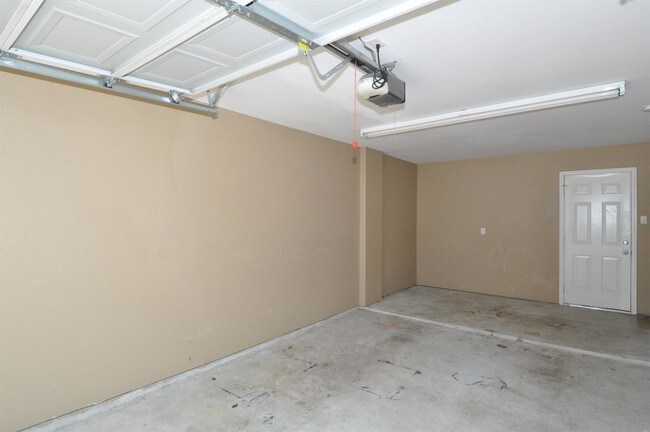 Building Photo - 21459 W Wallis Dr