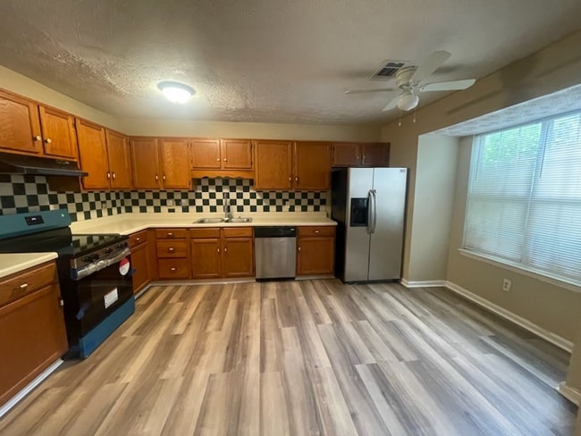 Building Photo - 6590 Meadow Rue Dr