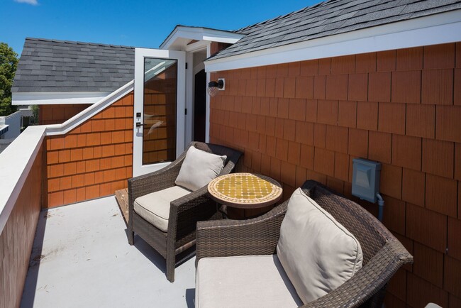 Building Photo - Four-bedroom home in the heart of the Village, offered furnished long-term lease. Ideally located...