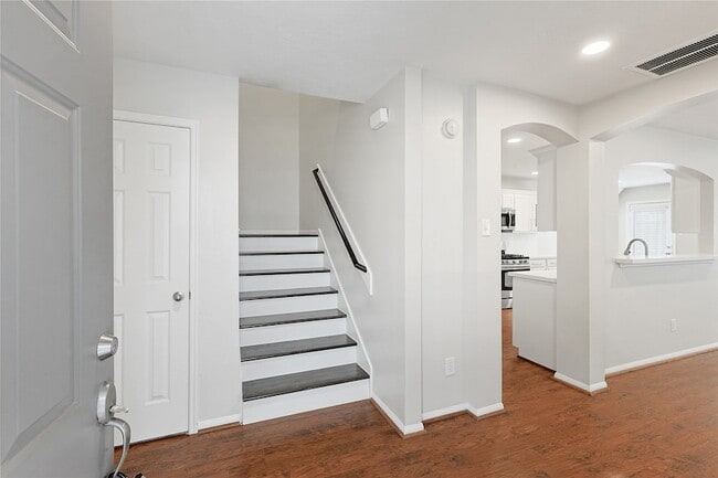 Building Photo - 1115 Eden Park Ln