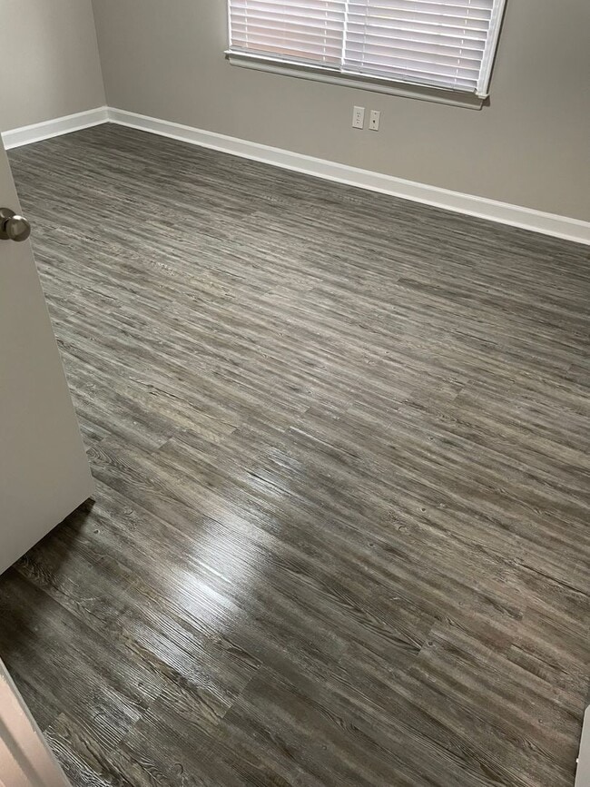 Building Photo - Two Bedroom 1.5 Bath Townhome for Rent