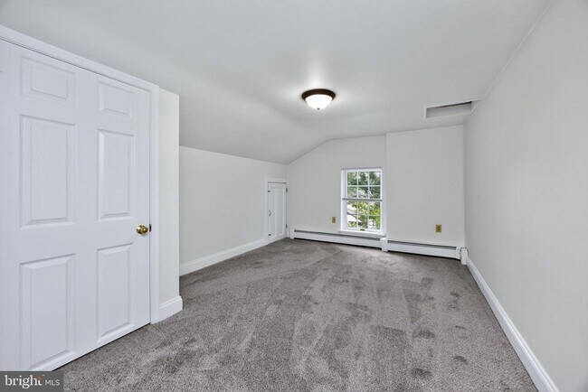 Building Photo - 397 W Ridge Pike