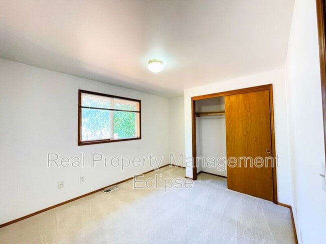 Building Photo - 3022 Russell Way
