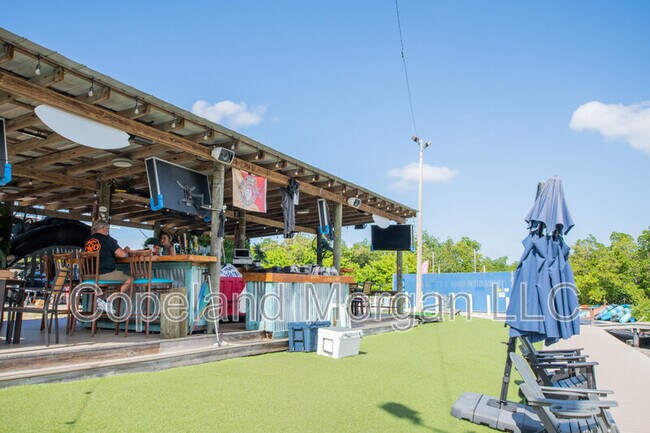 Building Photo - 1000 Cove Cay Dr